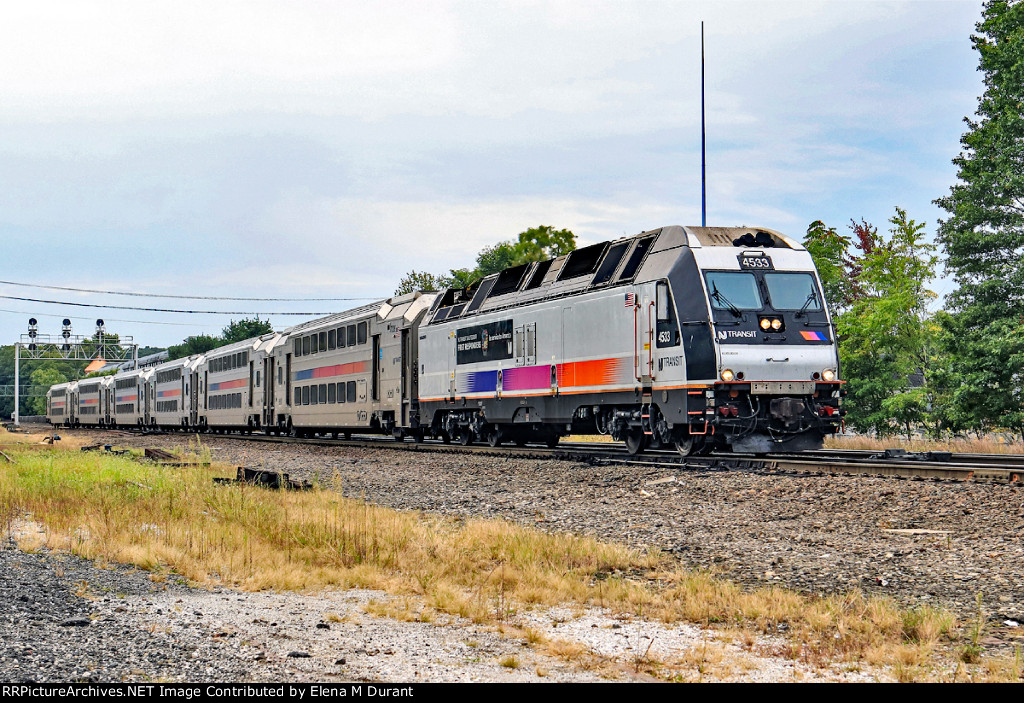 NJT 4533 on train 1111